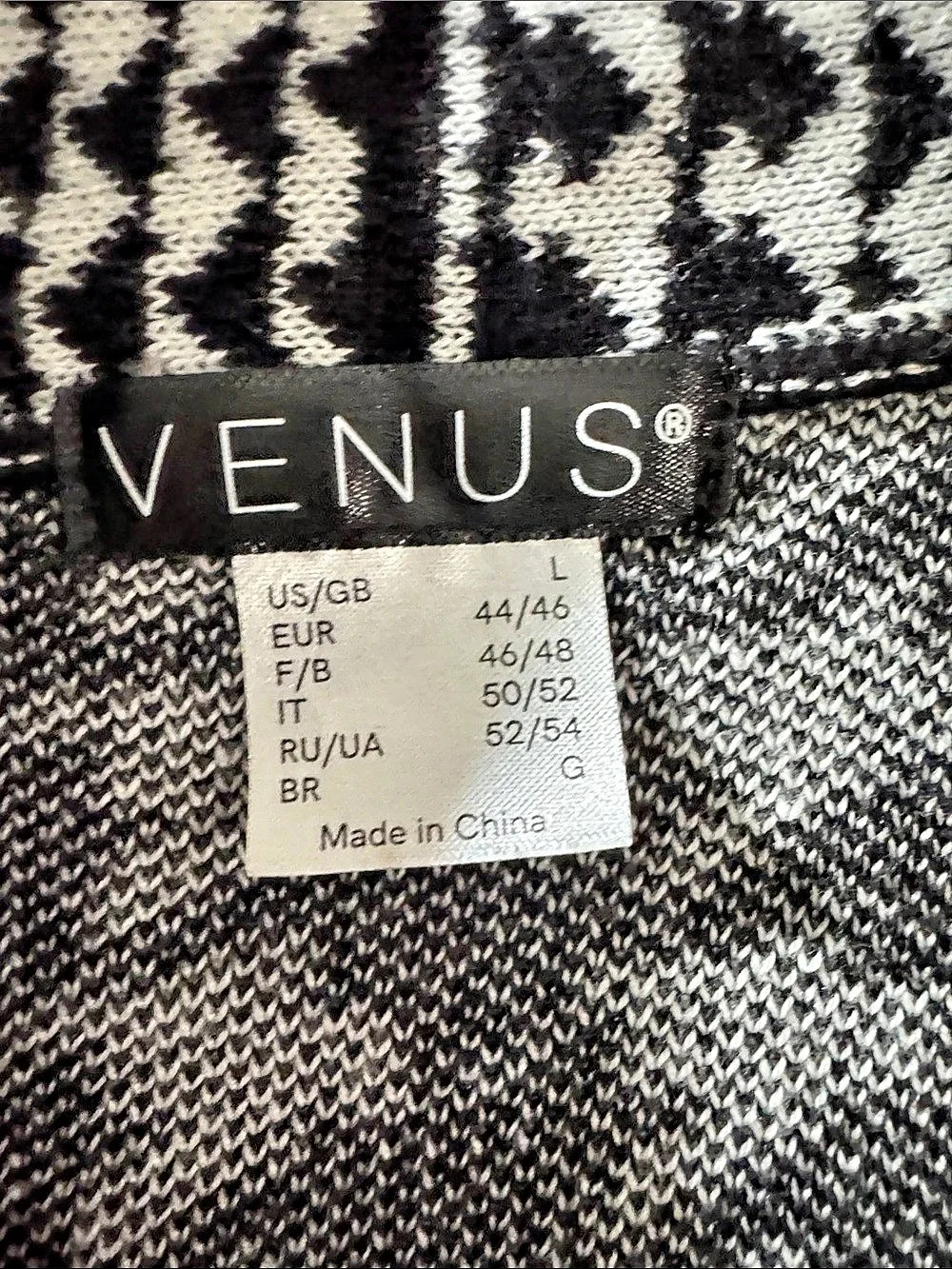 Venus Women's Black & White Pattern Cardigan Size Large Like New